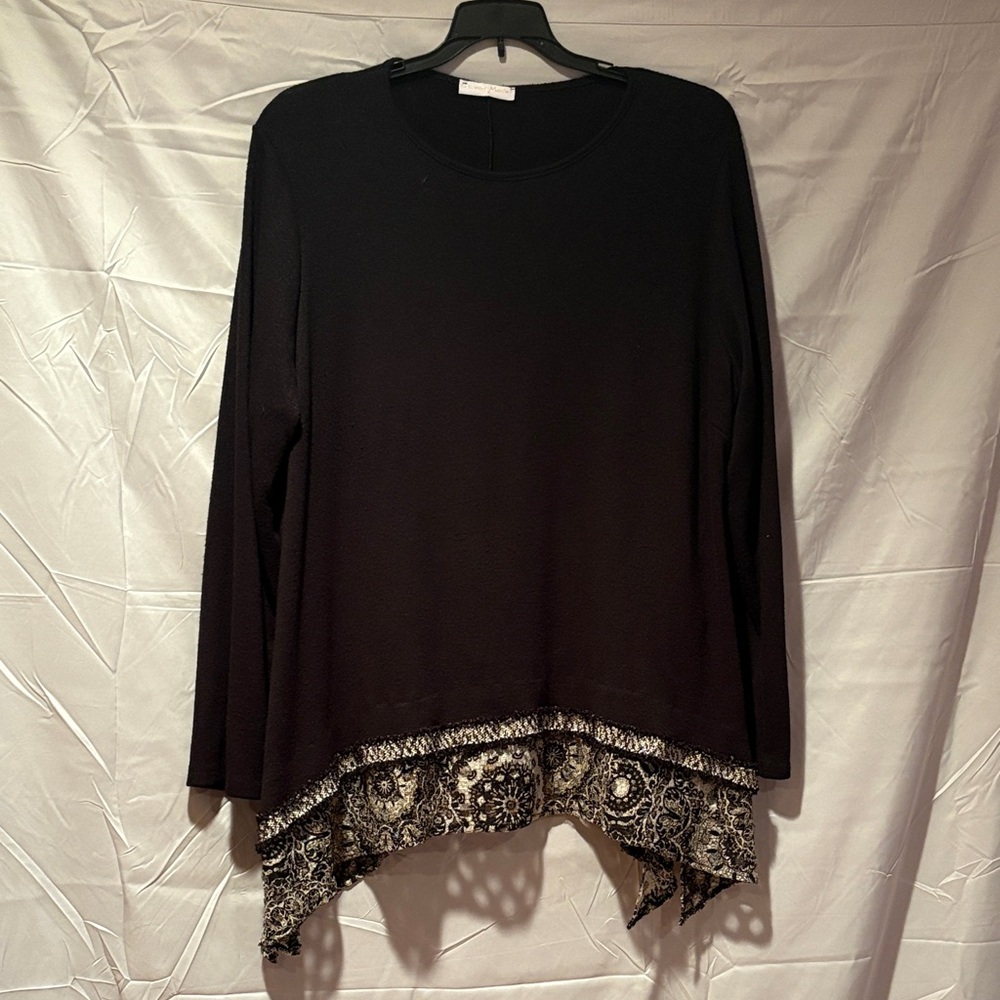 Chic Black Women's Tunic with Patterned Hem